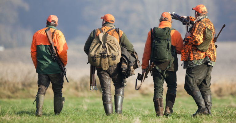 Read more about the article The Pros of Booking a Guided Hunting Trip
